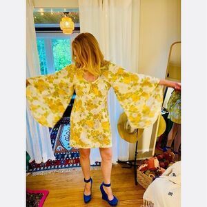 Vintage Handmade 60s Floral Bell Sleeve Minidress‎